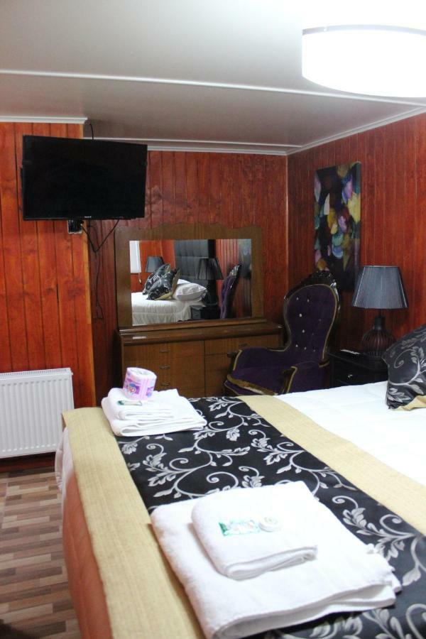 Hotel Forjadores Del Cabo De Hornos Puerto Williams Buitenkant foto